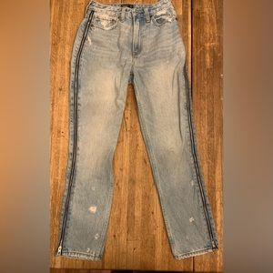 Abercrombie & Fitch Annie High Rise Girlfriend Jean with zipper detail